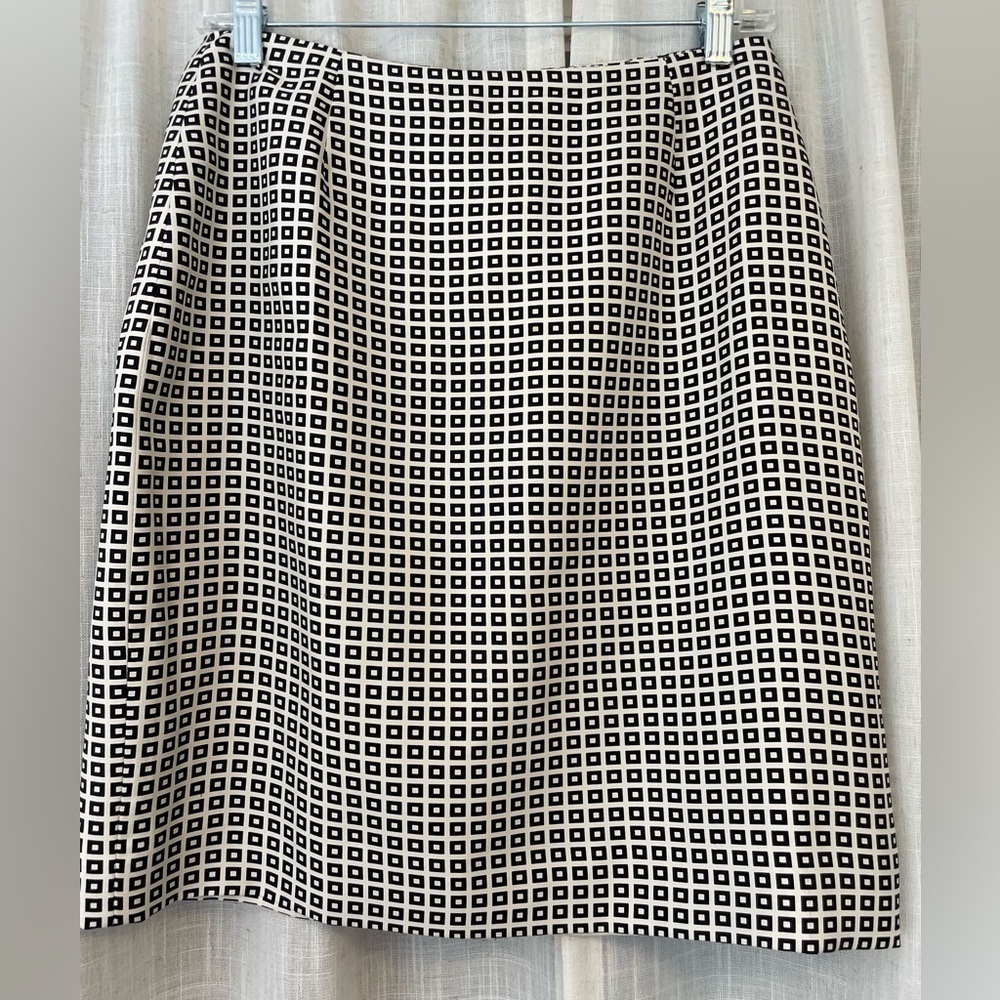 Ann Taylor 100% silk fully lined mini skirt size 6